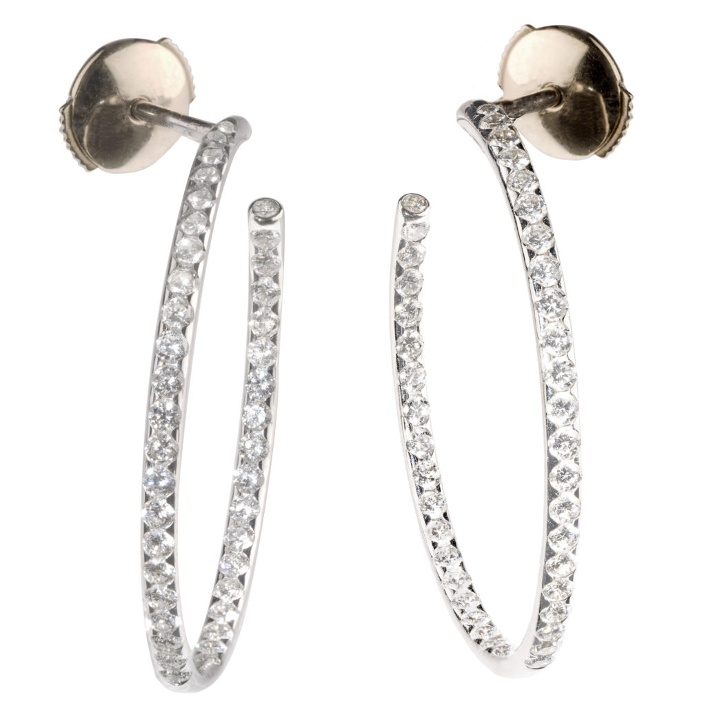 Boucles d'oreilles Elara argent et diamants main image 1
