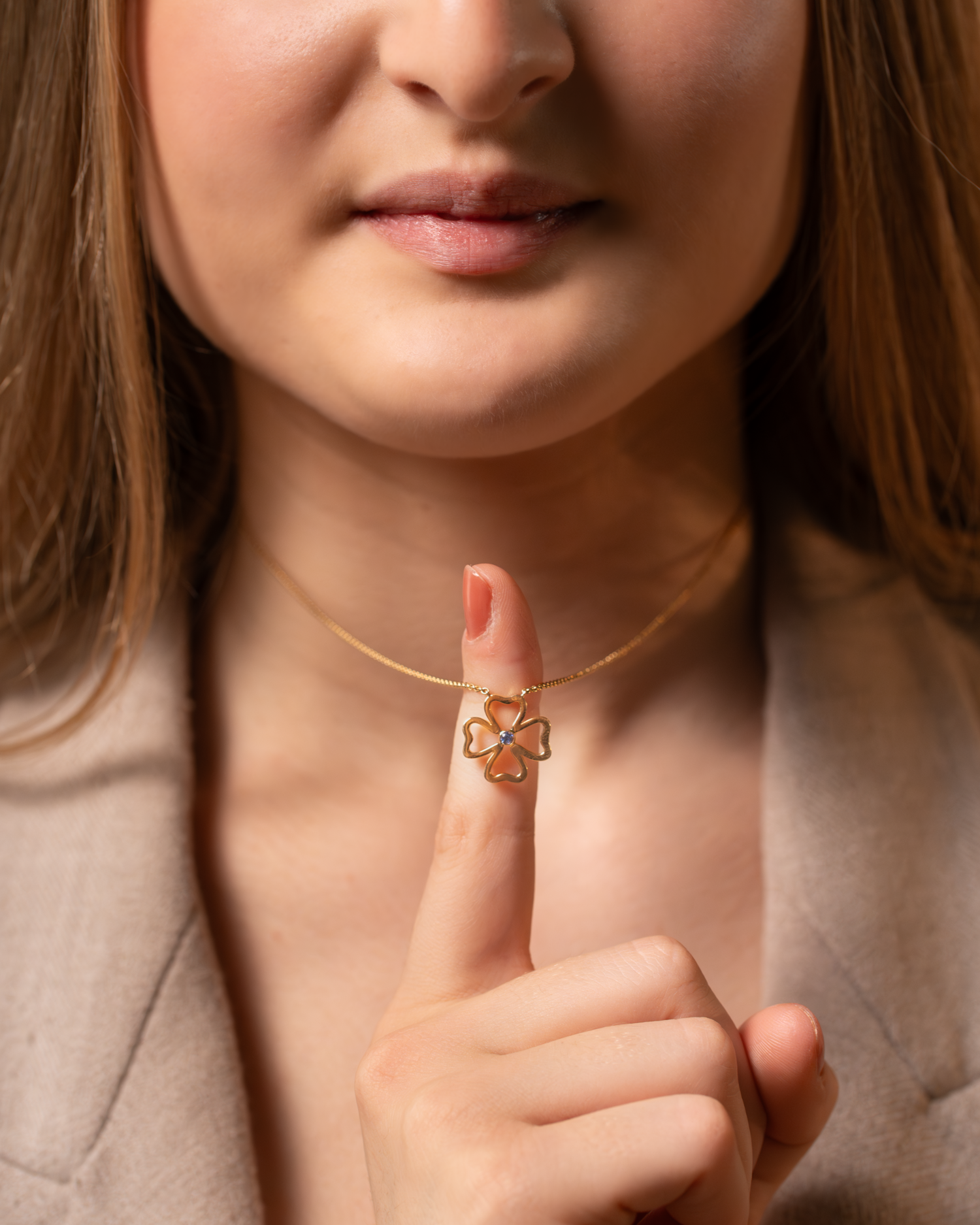 Collier "Trèfle" en or rose 18k saphir – Image 2