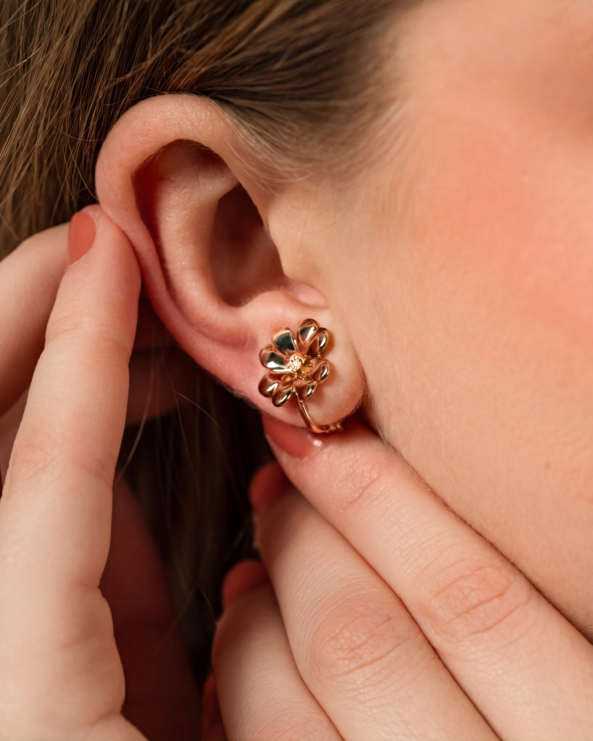 Boucles d'oreilles Trèfle en or rose 18k diamants – Image 2